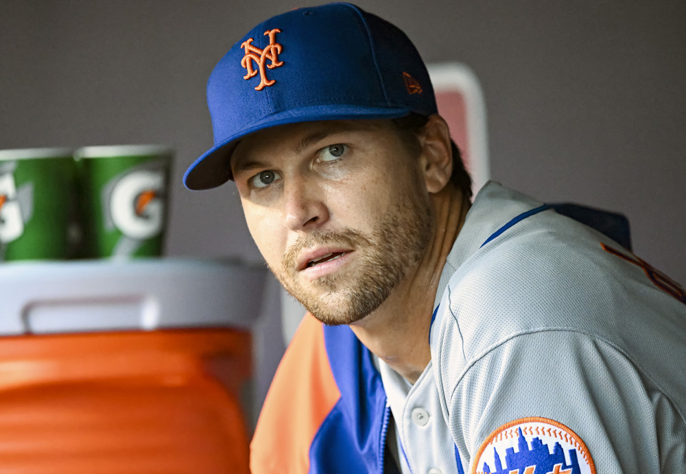 Jacob deGrom's world: Short hair and a short deal